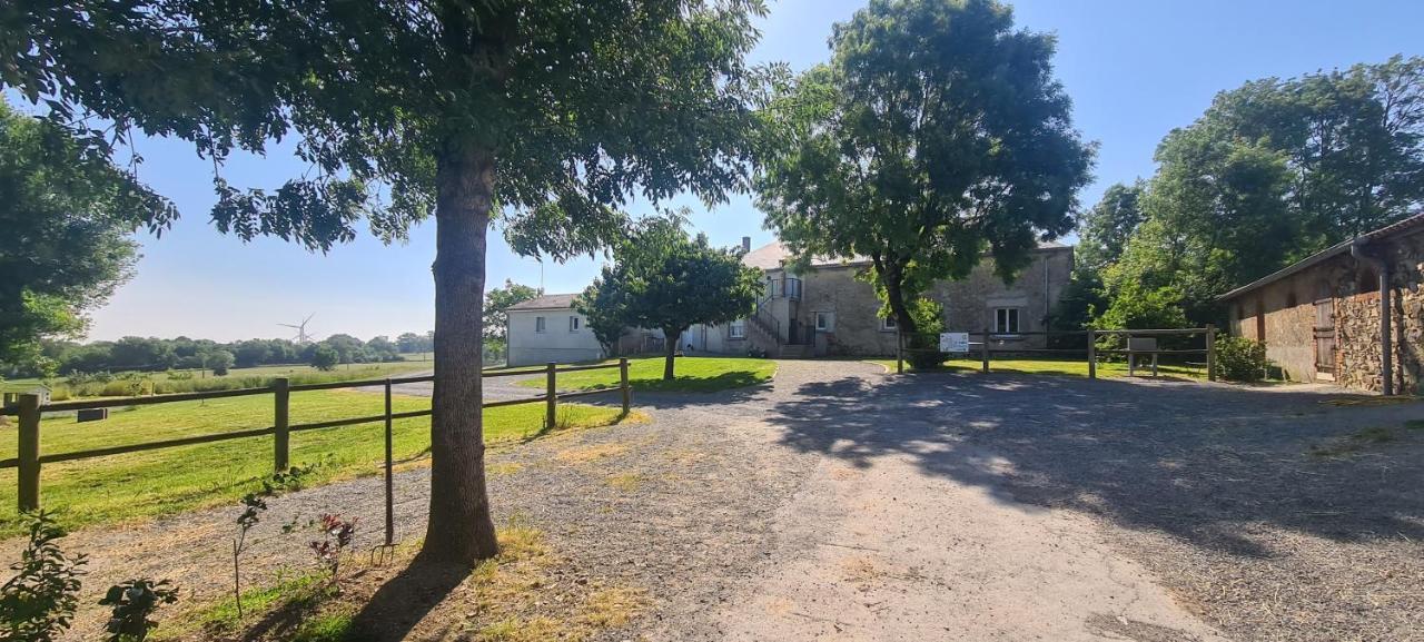 Le Logis Des Chons A La Campagne A Saint Hilaire Du Bois - Lys Haut Layon Le Plessis  Eksteriør billede